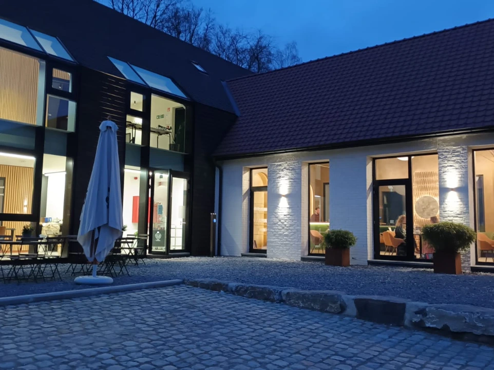 Le défi de l'autosuffisance énergétique ne doit pas nous faire oublier que la durabilité a un coût : accepter les aléas de la nature, du vent et de soleil. 