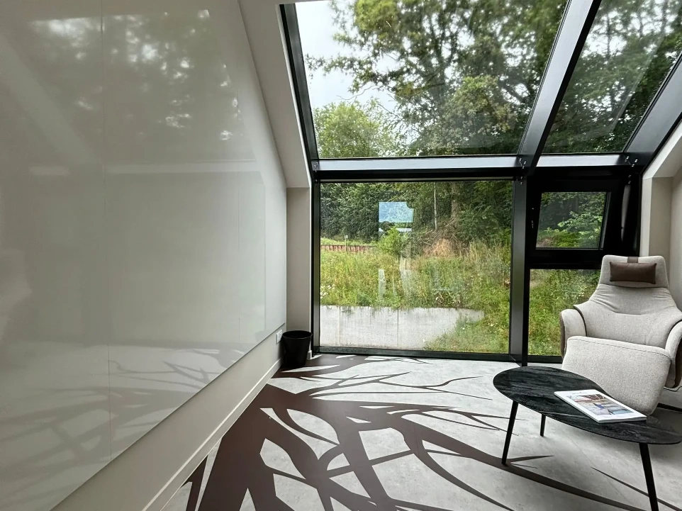 Salle Racine de Foster équipe d'un grand tableau blanc